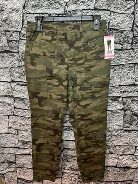 NWT Ladies Social Standard by Sanctuary Camo Utility Pants - Size 6